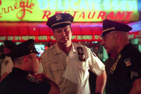 Cops on the scene at New York's Carnegie Deli on 'Homicide: New York'